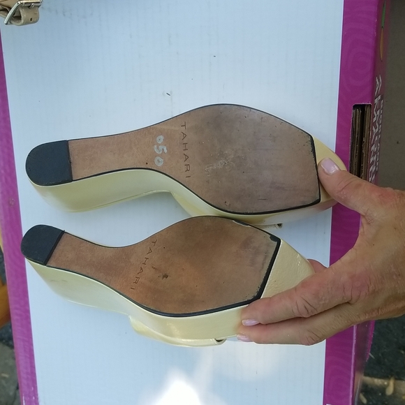 Stylish cream wedges - Picture 3 of 5